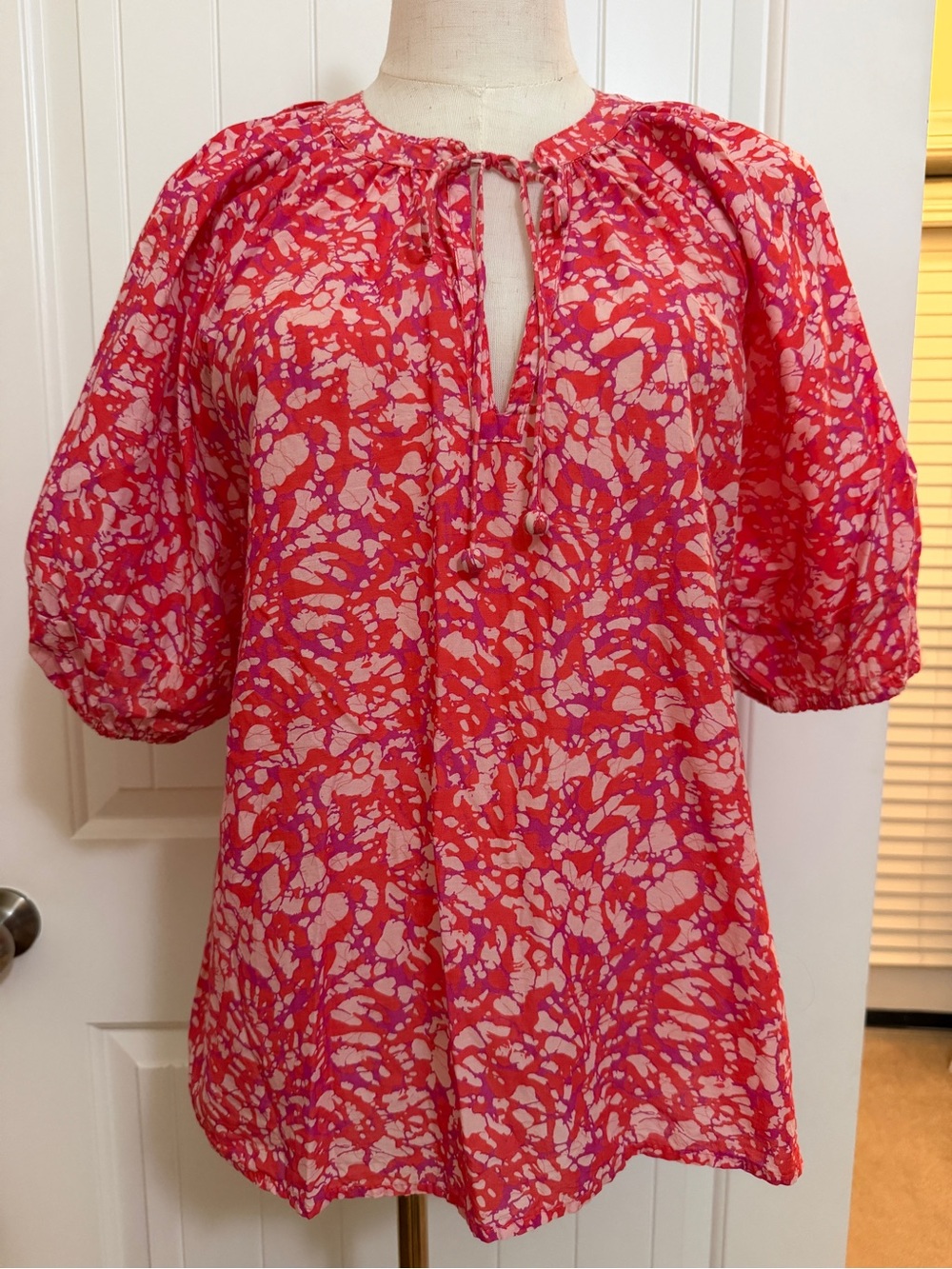 House of Harlow 1960 Pink & Red Printed Tie Neck Peasant Top Sz Large